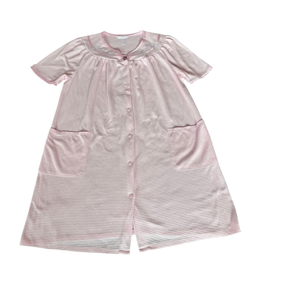 Adonna Women's Robe SZ Medium Snap front Short Sleeve Pockets Pink Embroidery